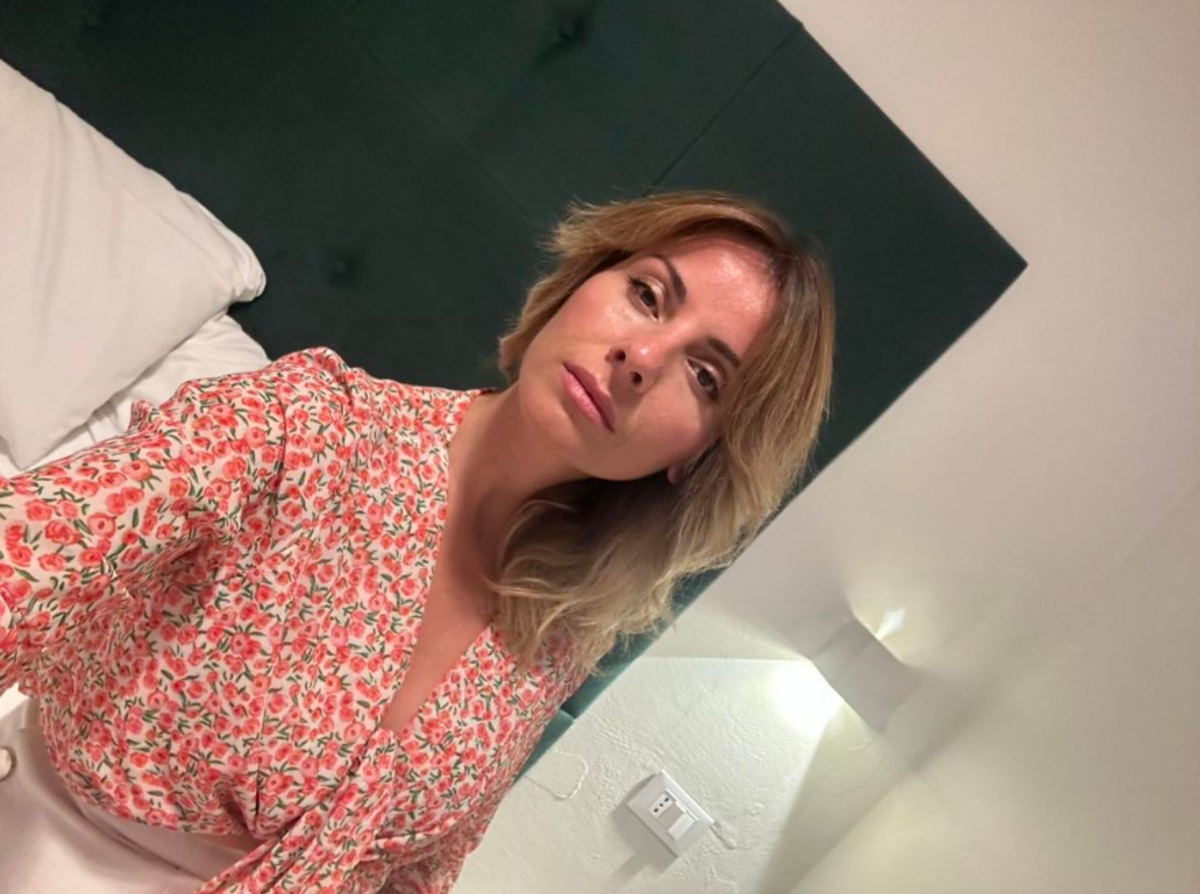 Ennesimo femminicidio, donna albanese uccisa a coltellate: caccia al marito Ennesimo femminicidio, donna albanese uccisa a coltellate: caccia al marito