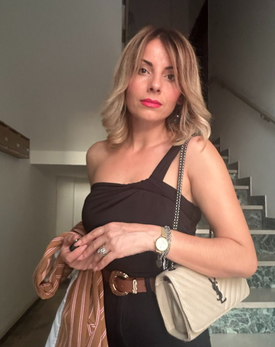 Ennesimo femminicidio, donna albanese uccisa a coltellate: caccia al marito Ennesimo femminicidio, donna albanese uccisa a coltellate: caccia al marito