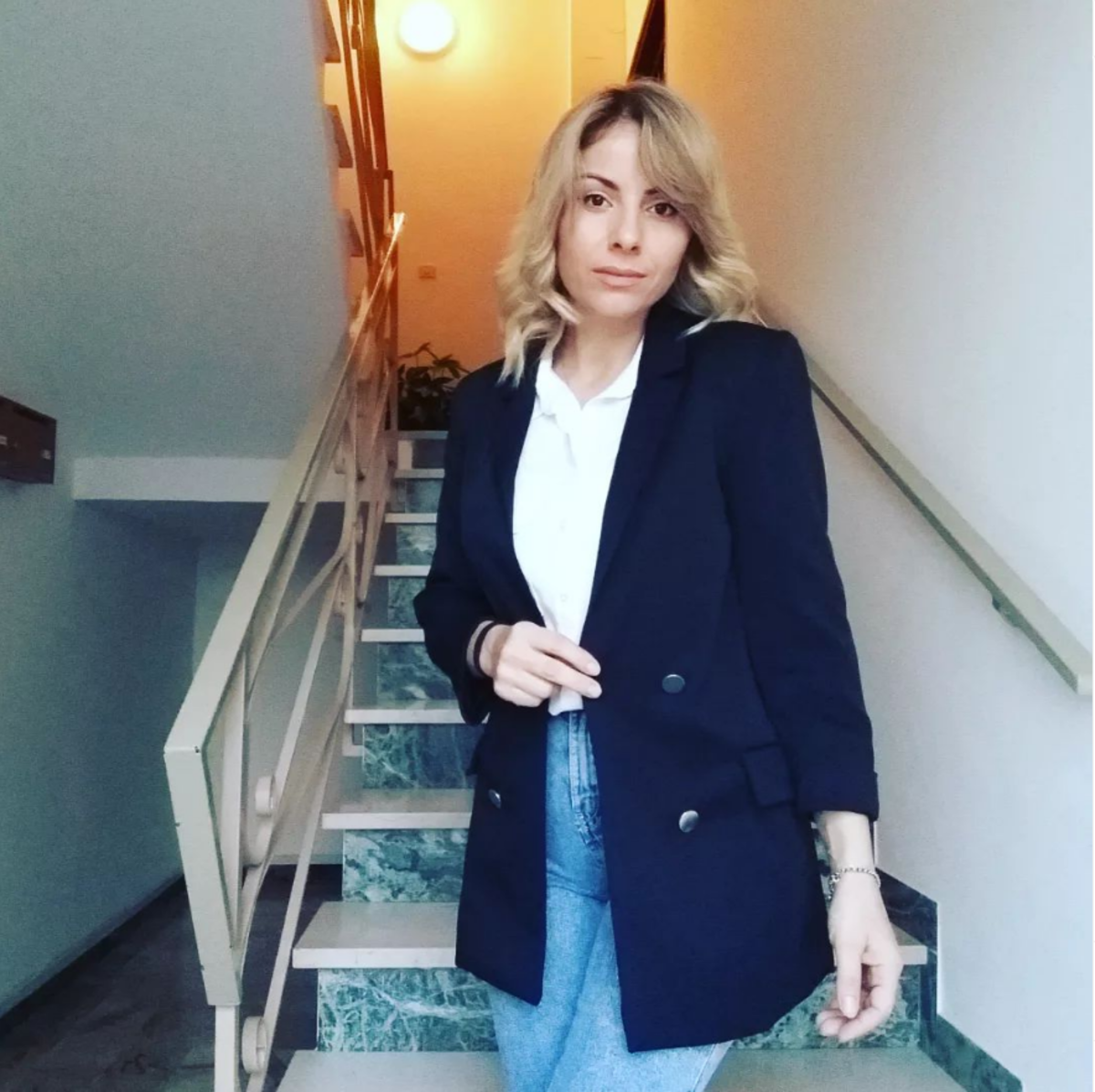 Ennesimo femminicidio, donna albanese uccisa a coltellate: caccia al marito Ennesimo femminicidio, donna albanese uccisa a coltellate: caccia al marito
