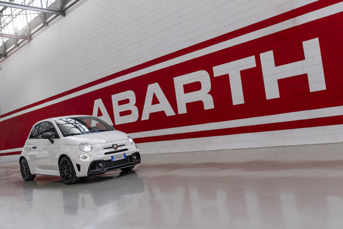 Al Salone di Torino del 1963 debutta la “cattiva” Fiat-Abarth 595