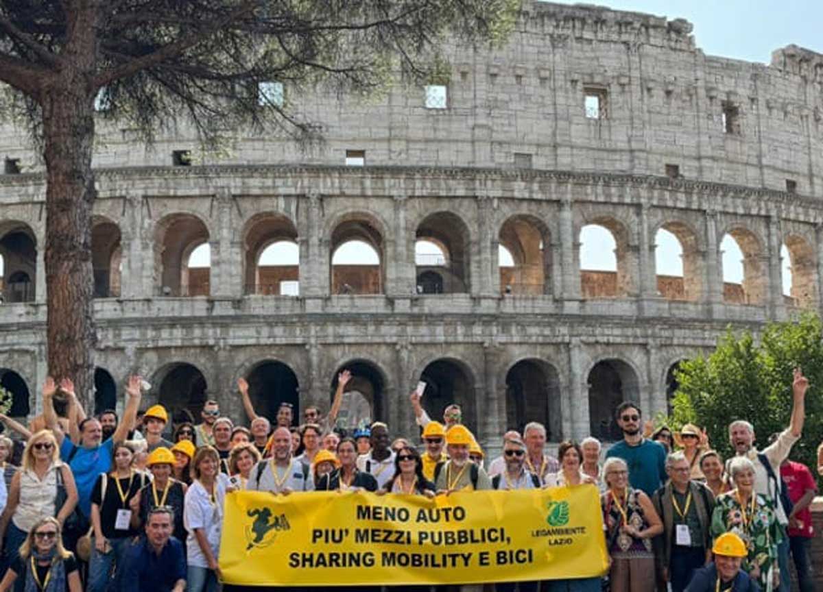 Legambiente detta la linea: “Rivoluzione energetica e mobilità sostenibile” Legambiente detta la linea: “Rivoluzione energetica e mobilità sostenibile”
