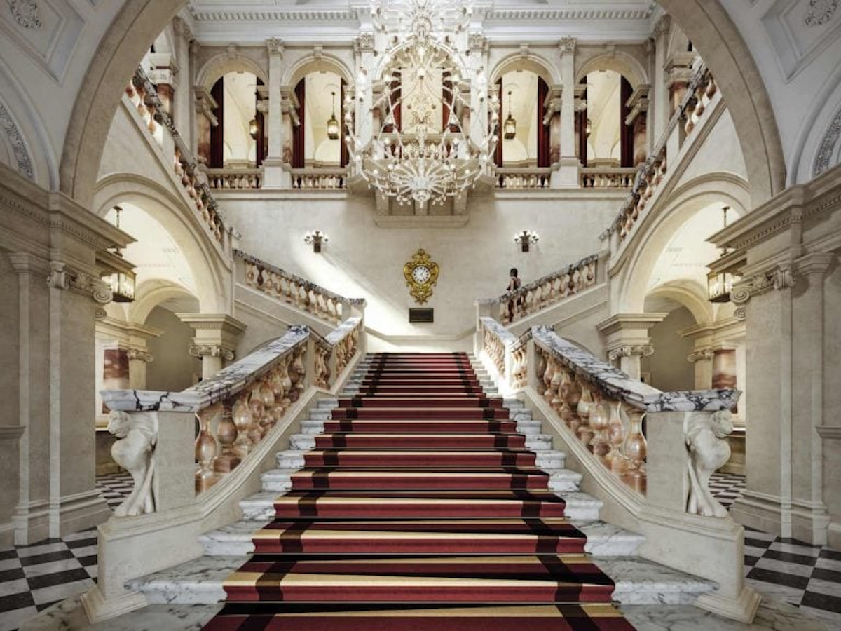 Londra, apre il colossal hotel The OWO: è stato il set di molti film di 007