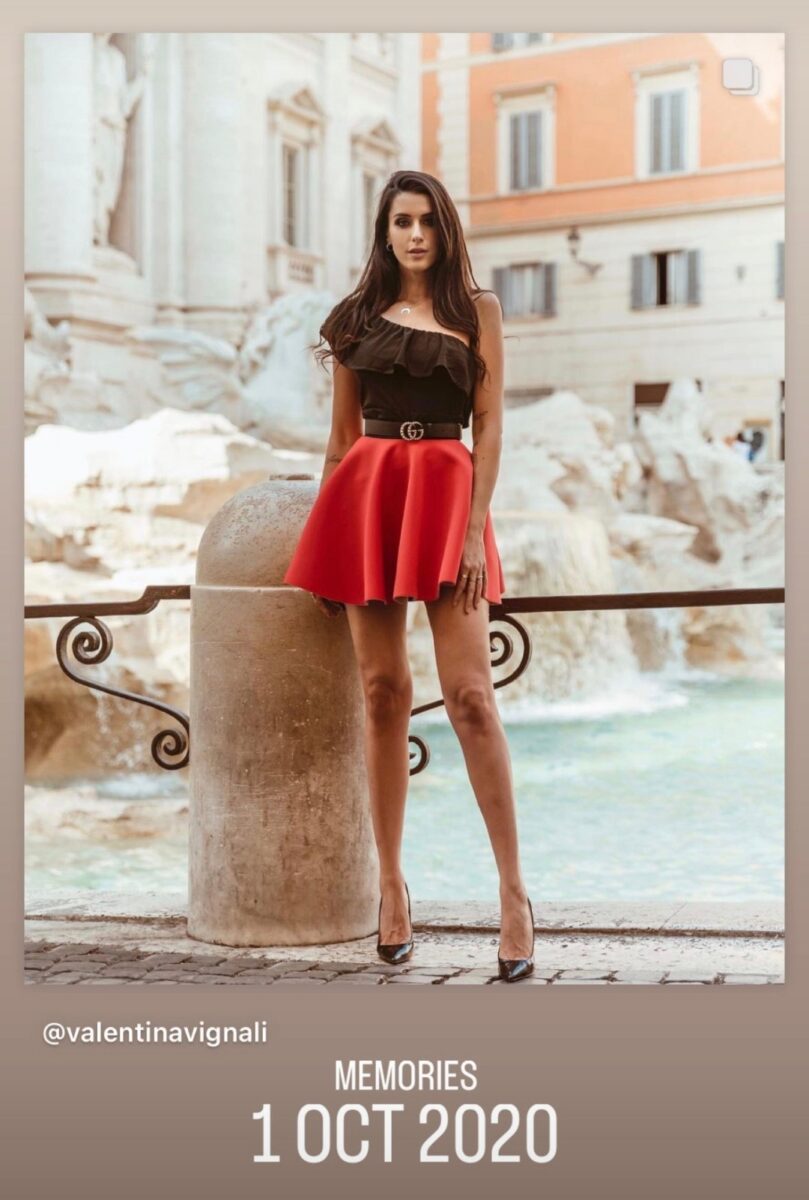 Valentina Vignali, spunta una minigonna illegale dai ricordi. E in versione Barbie..