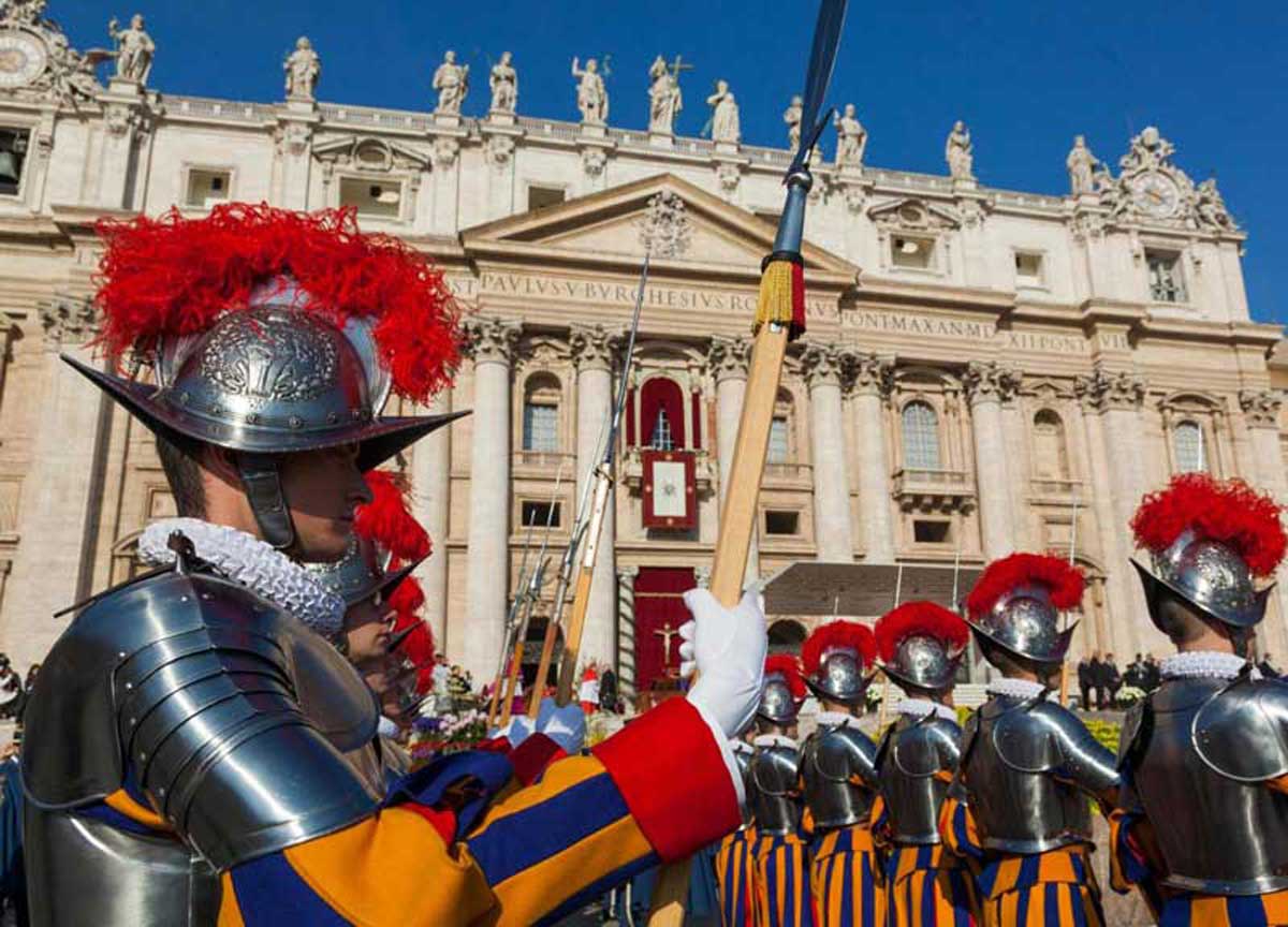Fede e coraggio: la Guardia Svizzera celebra i 500 anni dal Sacco di Roma Fede e coraggio: la Guardia Svizzera celebra i 500 anni dal Sacco di Roma