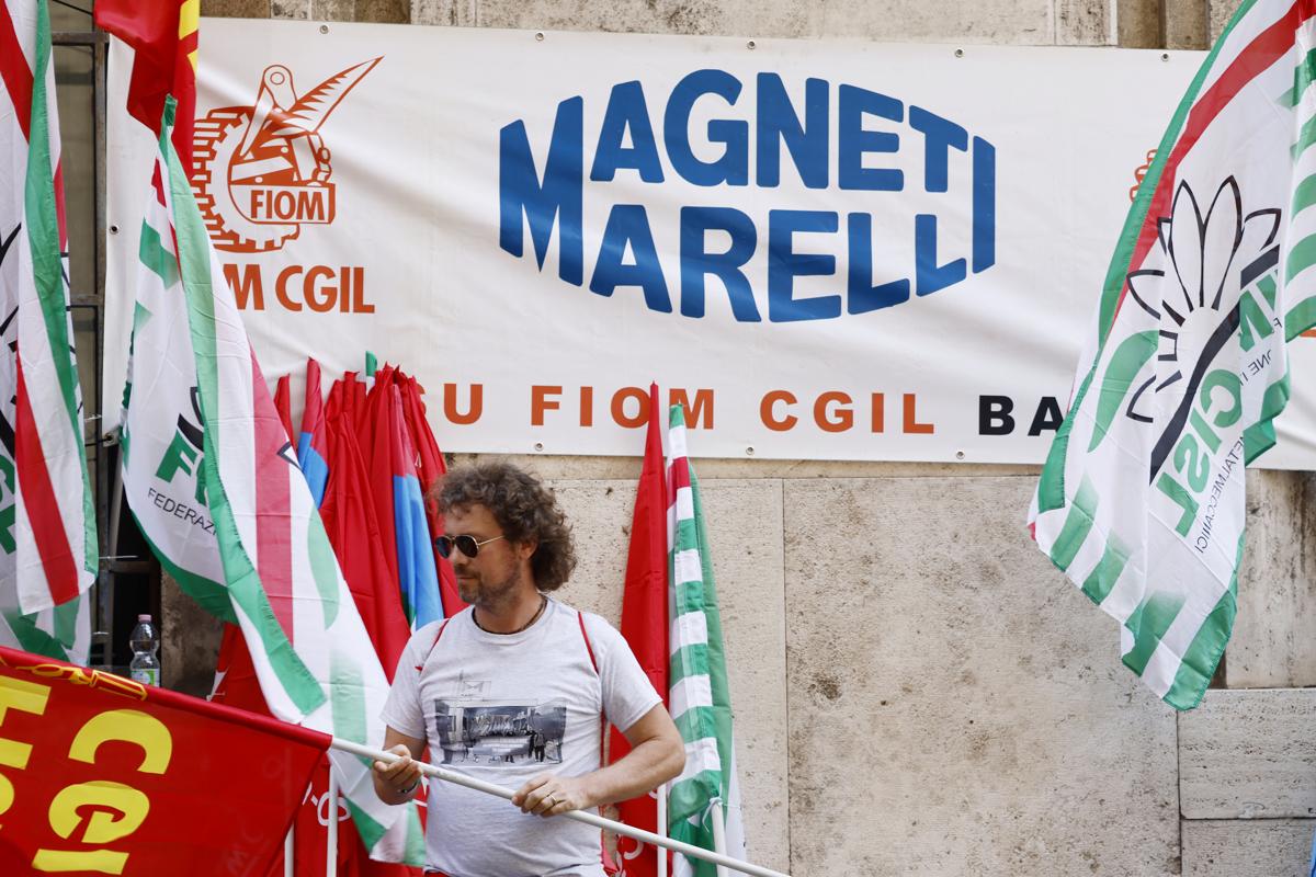 Marelli, sospesa la chiusura di Crevalcore. Ma Fiom tuona: “Non è abbastanza” Marelli, sospesa la chiusura di Crevalcore. Ma Fiom tuona: “Non è abbastanza”