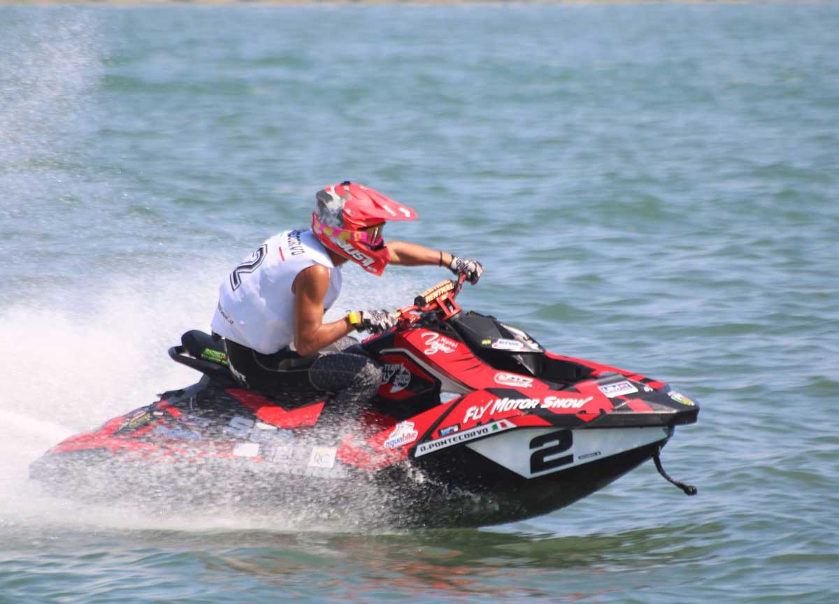 Civitavecchia, show con il campionato italiano di moto d’acqua: le gare