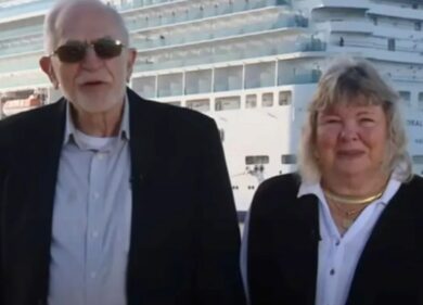 Coppia di pensionati prenota 51 crociere: “Più economico della casa di riposo”