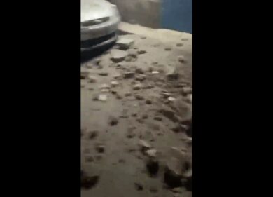Campi Flegrei, cadono calcinacci dopo il terremoto. Gente disperata in strada