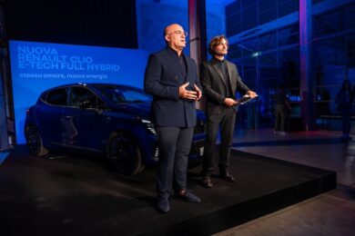 Renault: i concessionari italiani festeggiano l’arrivo Clio E-Tech full hybrid