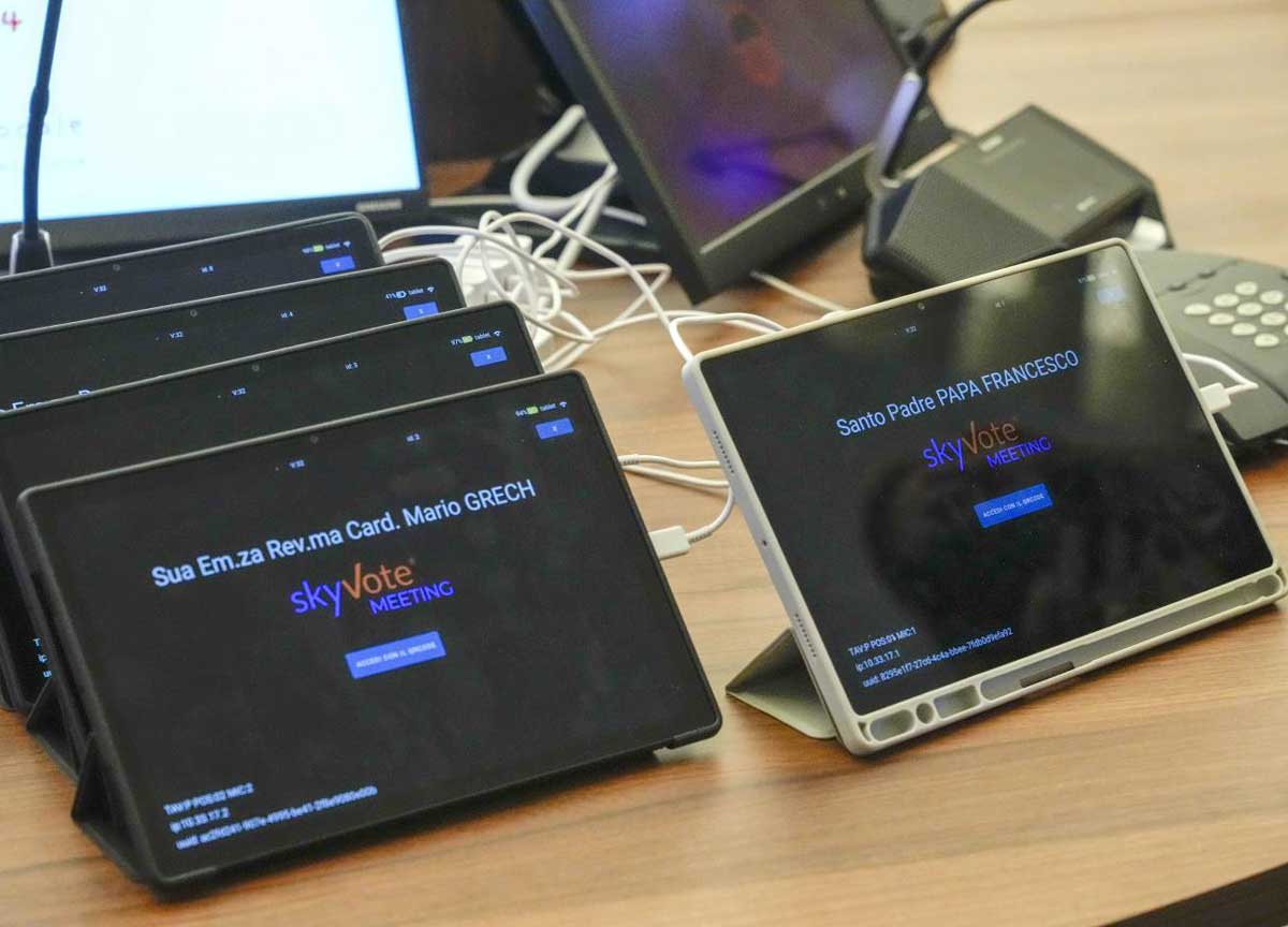 Coppie Lgtbq, preti sposati e donne nella Chiesa: rivoluzione Francesco Coppie Lgtbq, preti sposati e donne nella Chiesa: rivoluzione Francesco