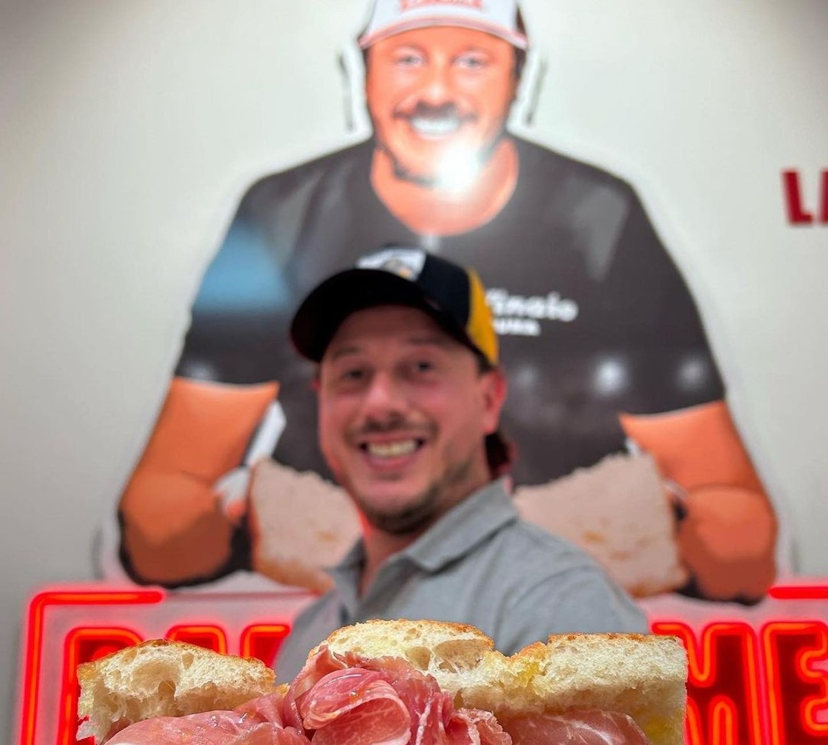 L’Antico Vinaio sbanca negli Usa: ecco quanto guadagna il re delle schiacciate L’Antico Vinaio sbanca negli Usa: ecco quanto guadagna il re delle schiacciate