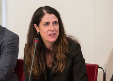 Schlein cede la Sardegna a Conte, ma rischia di saltare prima delle Europee