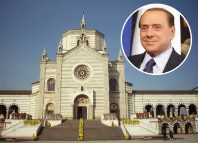 Berlusconi al Famedio, il consiglio comunale di Milano ha detto sì