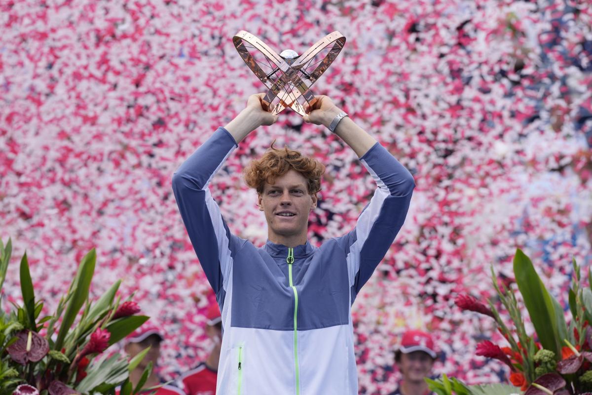 Sinner trionfa a Pechino, ecco chi è il nuovo re del tennis italiano