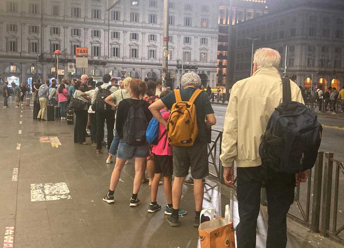 Taxi introvabili e licenze, Salvini contro Gualtieri: brividi Expo e Giubileo