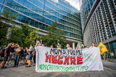 Clima, tutte le piazze contro Meloni: la manifestazione di Fridays For Future