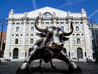Piazza Affari chiude in positivo. Ma lo spread vola sopra i 200 punti base
