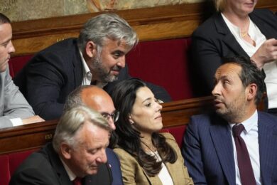 Francia, bufera a gauche. Lady Melenchon: fatture gonfiate e insulti omofobi