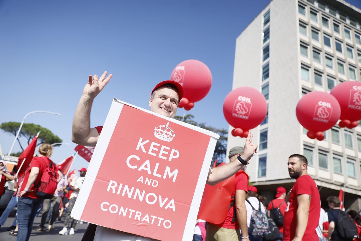 La Cgil di Landini in piazza a Roma, la folla: “Marelli non si tocca”