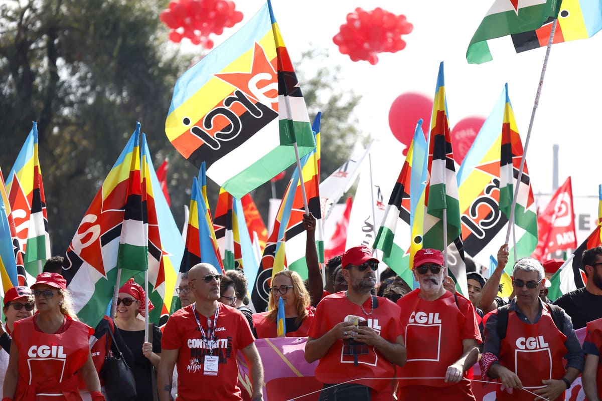 La Cgil di Landini in piazza a Roma, la folla: “Marelli non si tocca”