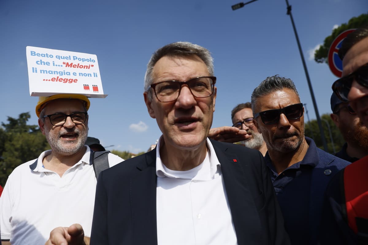 La Cgil di Landini in piazza a Roma, la folla: “Marelli non si tocca”
