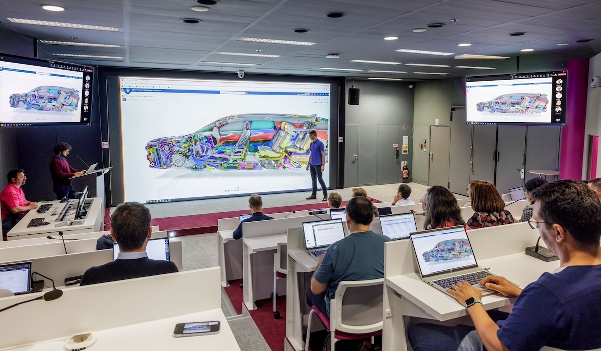 Gruppo Renault: svela ROADS, l’inedito simulatore di guida immersiva