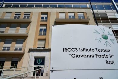 Scandalo all’Oncologico di Bari: infermiere avvelenato col thè perché “infame”