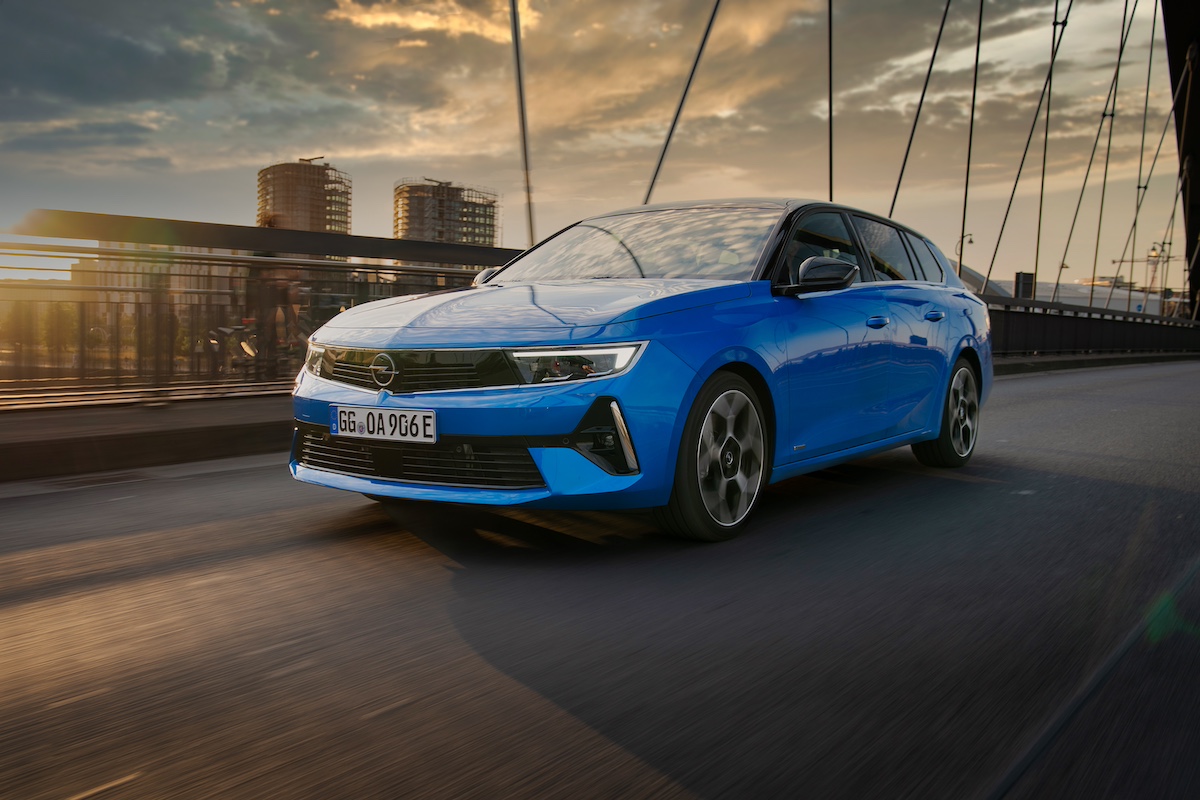 Opel lancia la tecnologia Intelli-Lux LED su tutta la gamma