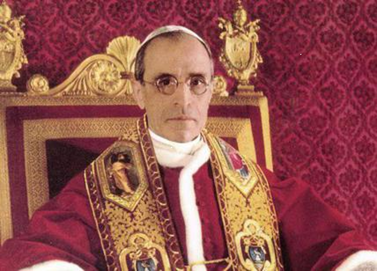 Papa Pacelli e lo sterminio degli ebrei: continua la “damnatio” per Pio XII Papa Pacelli e lo sterminio degli ebrei: continua la “damnatio” per Pio XII
