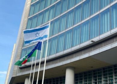Milano, Pirellone si illuminerà con la scritta “Con Israele”