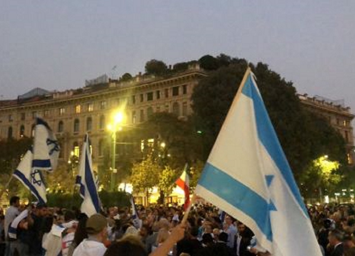 Milano, un migliaio al presidio della comunità ebraica. FOTO