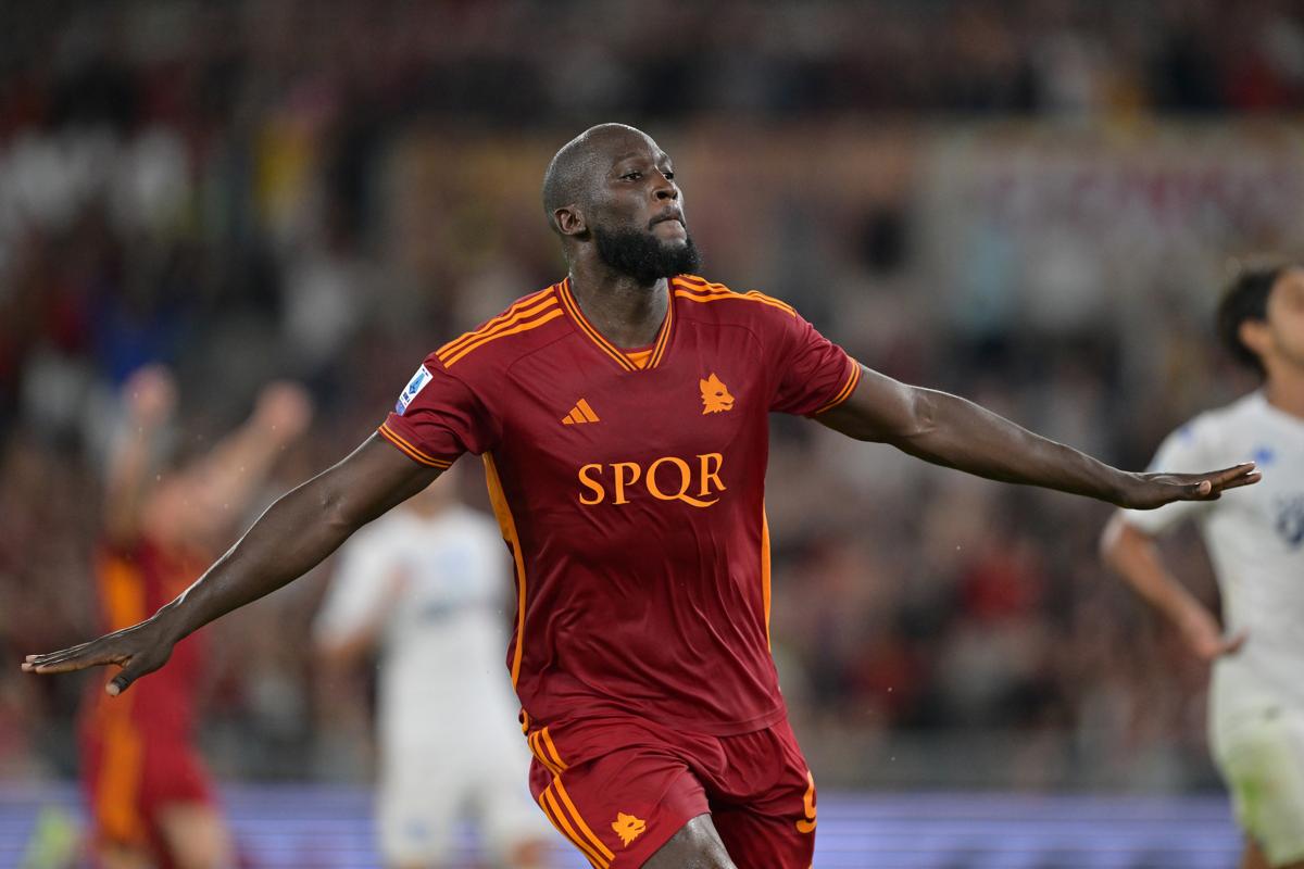 Lukaku, la Curva Nord dell’Inter risponde a Big Rom: “Se hai le palle…” Lukaku, la Curva Nord dell’Inter risponde a Big Rom: “Se hai le palle…”