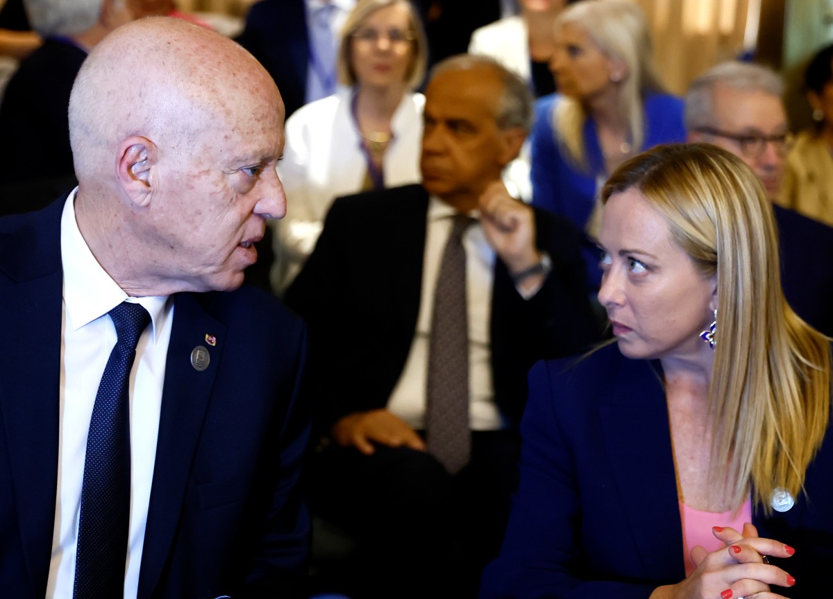 Migranti, piano Meloni flop: la Tunisia restituisce 60mln: “Sveleremo segreti”