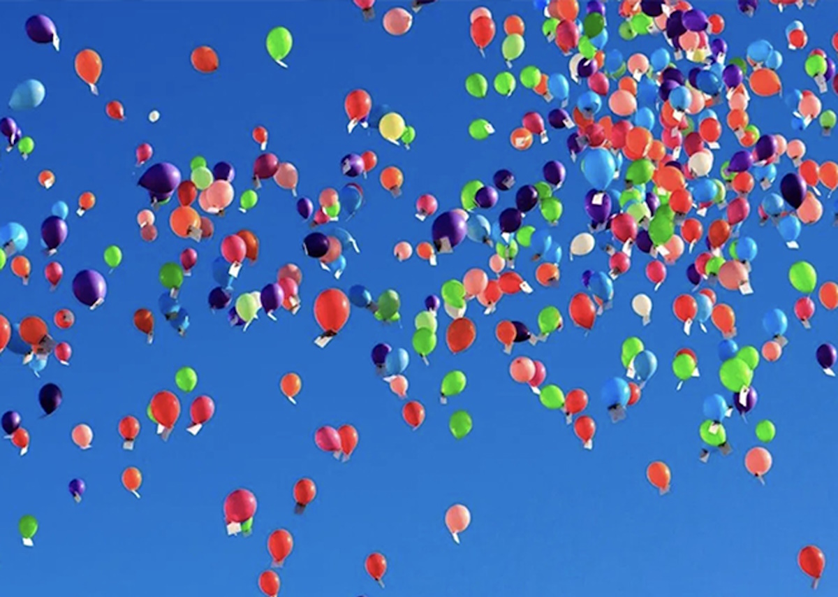 Genova, multe salate per chi lancia palloncini in aria Genova, multe salate per chi lancia palloncini in aria