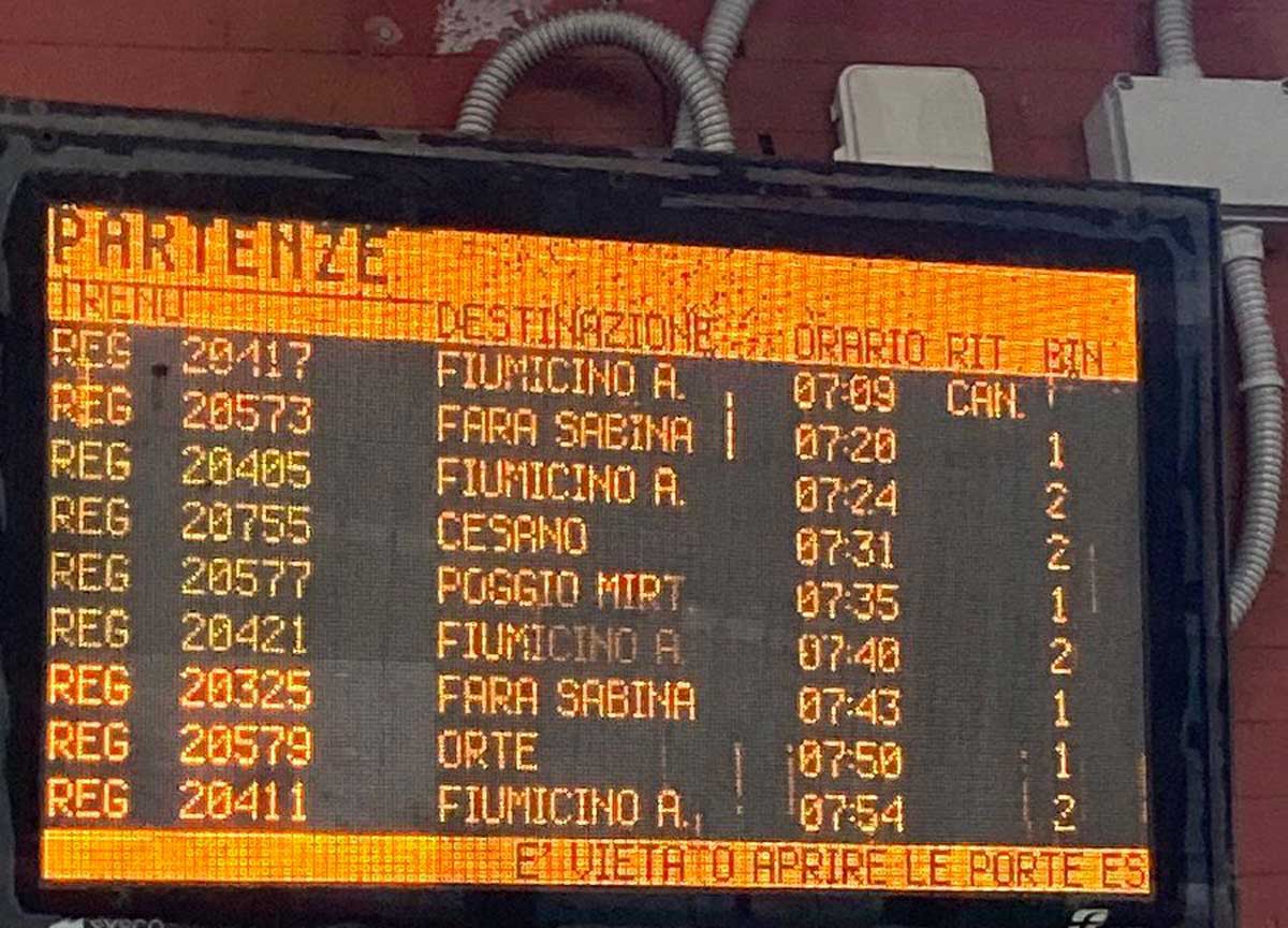 Roma, la sentenza della Cassazione: “Il treno fa ritardo? Danno esistenziale” Roma, la sentenza della Cassazione: “Il treno fa ritardo? Danno esistenziale”