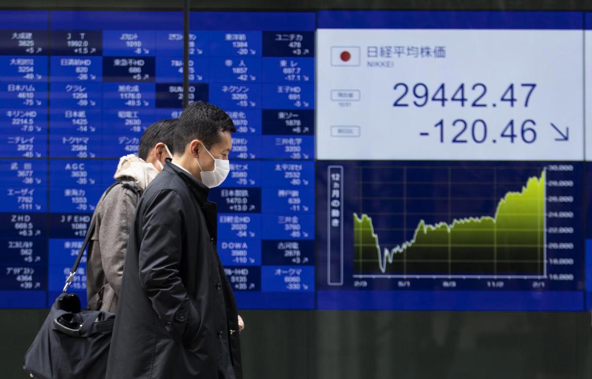 Borse, Piazza Affari chiude in rosso (-0,90%). Lo spread risale a 203 punti Borse, Piazza Affari chiude in rosso (-0,90%). Lo spread risale a 203 punti