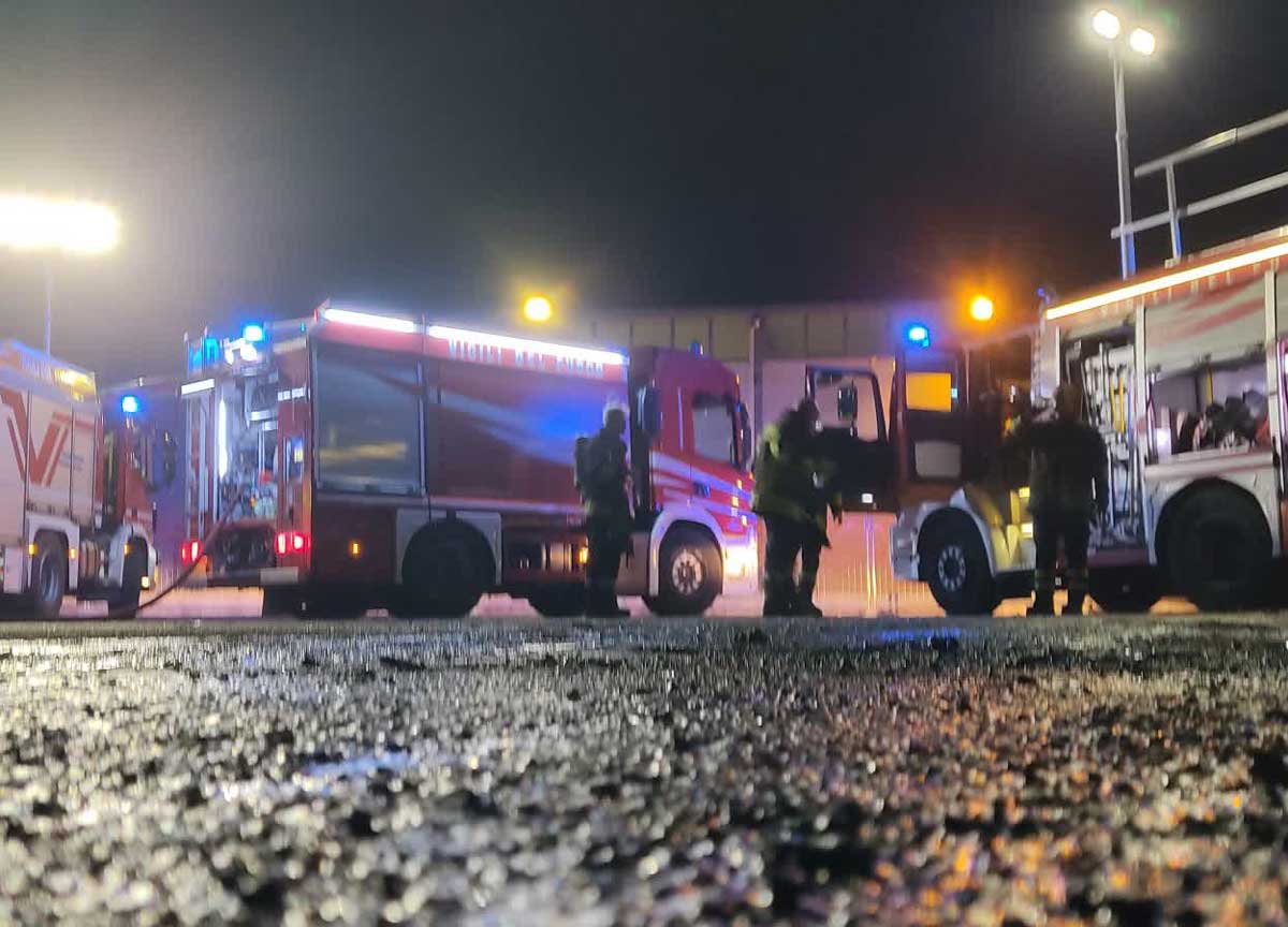 Roma, in fiamme una rimessa alla Magliana: bruciati 5 bus e uno scuolabus Roma, in fiamme una rimessa alla Magliana: bruciati 5 bus e uno scuolabus