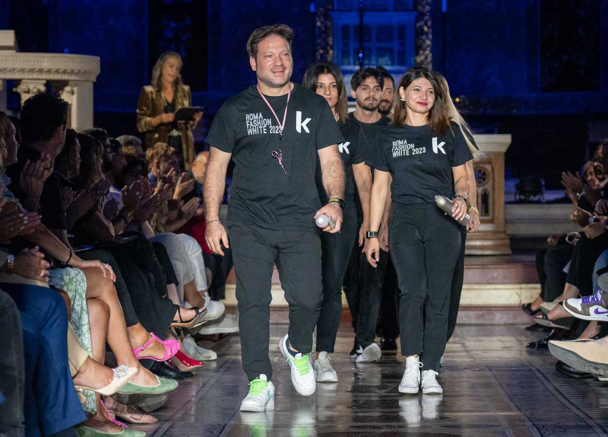 L’alta sartorialità diventa divina ed entra in chiesa con Roma Fashion White L’alta sartorialità diventa divina ed entra in chiesa con Roma Fashion White