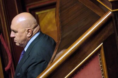 Israele-Hamas, allerta in Italia. Crosetto: “Rischio jihadisti tra i migranti”