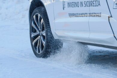 Cambio gomme, dal 15 ottobre si ritorna alle invernali