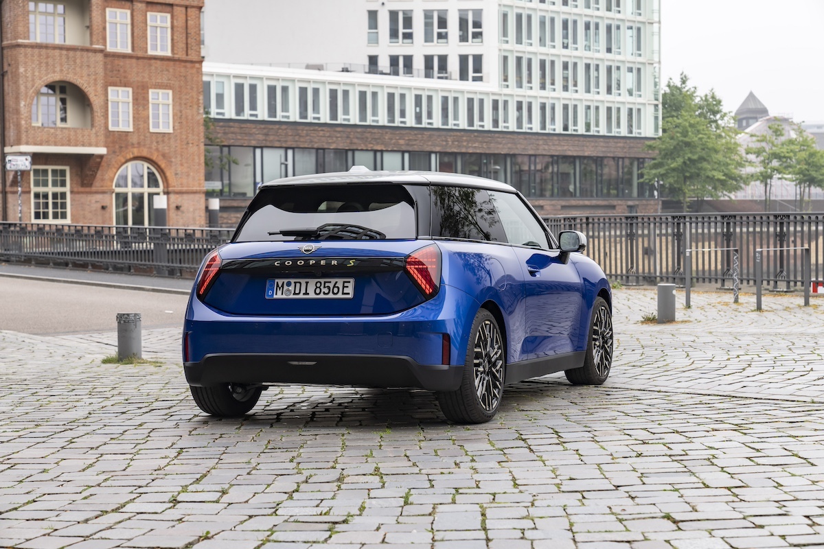 Nuova MINI Cooper SE, il futuro inizia adesso Nuova MINI Cooper SE, il futuro inizia adesso