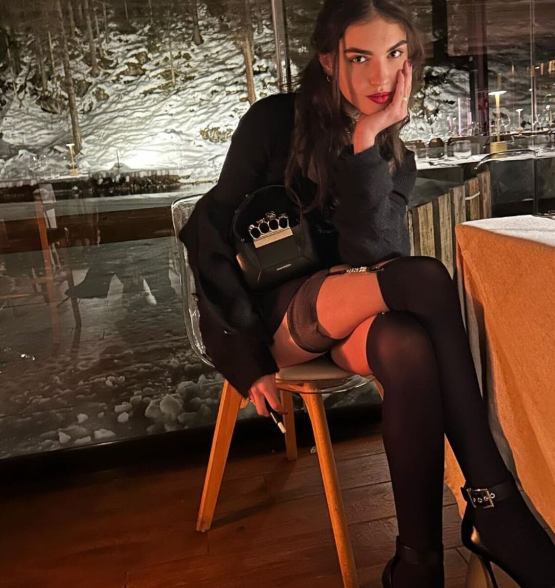 Chi è Sara Barbieri, nuova fiamma di Corona con 26 anni meno. E il suo ex…