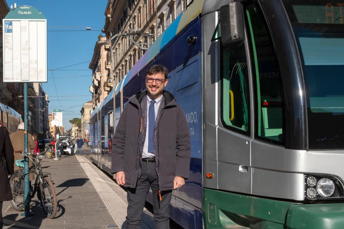 Roma, stretta sui pass disabili: le targhe sui permessi passano da tre a due Roma, stretta sui pass disabili: le targhe sui permessi passano da tre a due