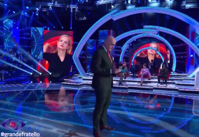 Ascolti tv, nemmeno i drammi familiari salvano Signorini: altro flop del GF