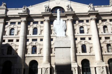 Borsa, Piazza Affari chiude in rosso. Nexi a +13% dopo le voci su Cvc