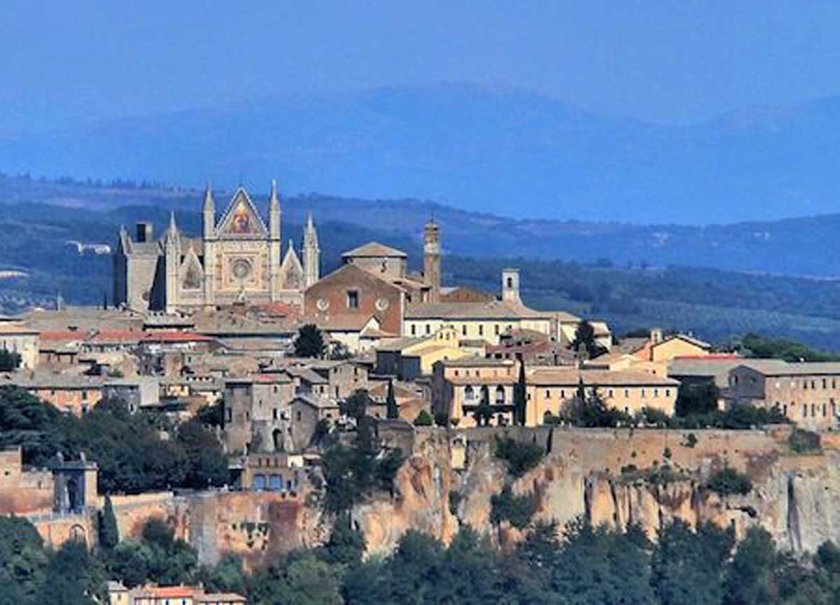 Orvieto: debutta l’app per i turisti, l’esperienza non è più solo virtuale Orvieto: debutta l’app per i turisti, l’esperienza non è più solo virtuale