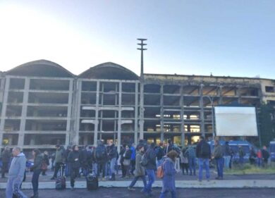 Roma, nuovo maxi sgombero all’ex Penicellina: bloccati gli occupanti in fuga