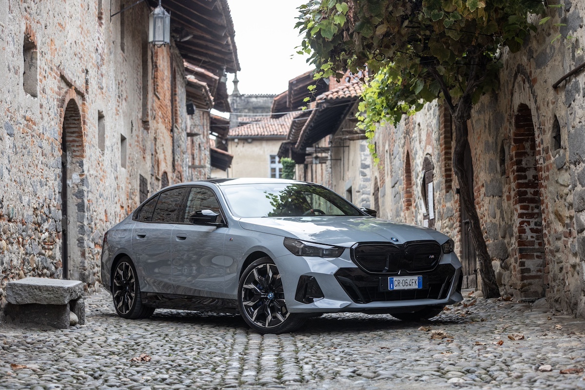 Bmw Serie 5 berlina, per la prima volta anche elettrica