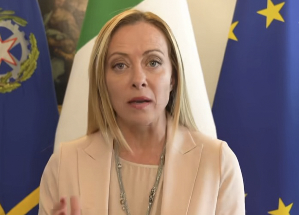 Giambruno: “Facciamo il threesome? Si scopa”. Meloni teme manovra di Mediaset Giambruno: “Facciamo il threesome? Si scopa”. Meloni teme manovra di Mediaset