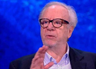 Johnny Dorelli mette all’asta una scultura falsa e finisce a processo